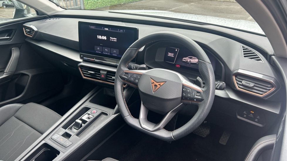 CUPRA Leon 1.5 eTSI V1 Design Edition 5dr DSG Petrol Hatchback - Image 11