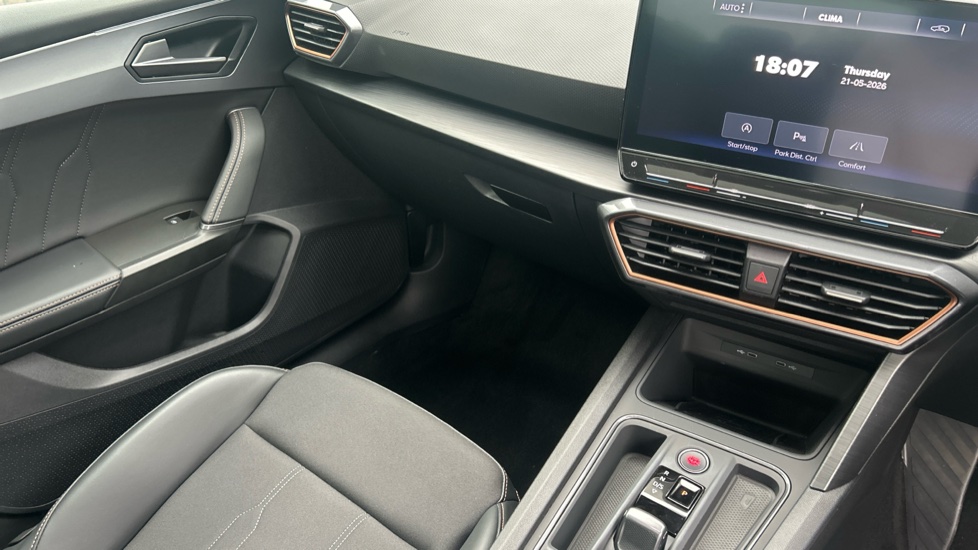 CUPRA Leon 1.5 eTSI V1 Design Edition 5dr DSG Petrol Hatchback - Image 14