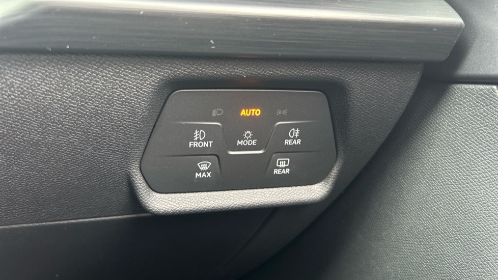 CUPRA Leon 1.5 eTSI V1 Design Edition 5dr DSG Petrol Hatchback - Image 23