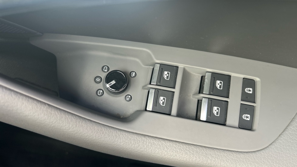 Audi A6 40 TFSI Black Edition 5dr S Tronic [Tech Pack] Petrol Estate - Image 35