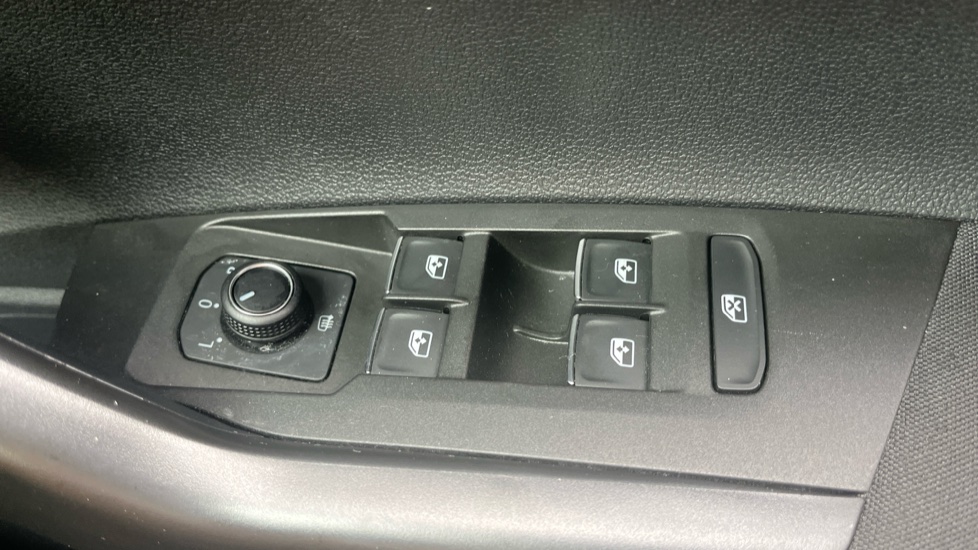 Volkswagen Polo 1.0 TSI 95 SE 5dr Petrol Hatchback - Image 39