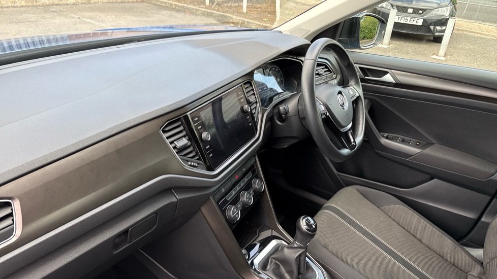 Volkswagen T-Roc 1.0 TSI SE 5dr Petrol Hatchback - Image 9