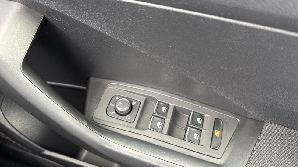 Volkswagen T-Roc 1.0 TSI SE 5dr Petrol Hatchback - Image 37
