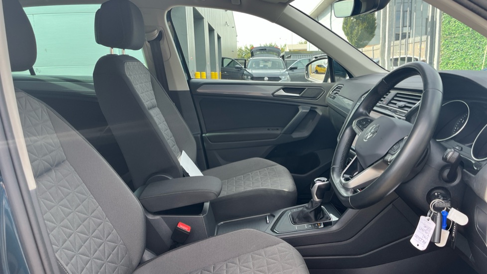 Volkswagen Tiguan 1.5 TSI 150 Life 5dr DSG Petrol Estate - Image 15