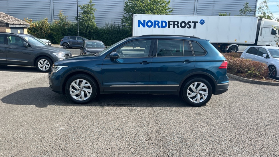 Volkswagen Tiguan 1.5 TSI 150 Life 5dr DSG Petrol Estate - Image 25