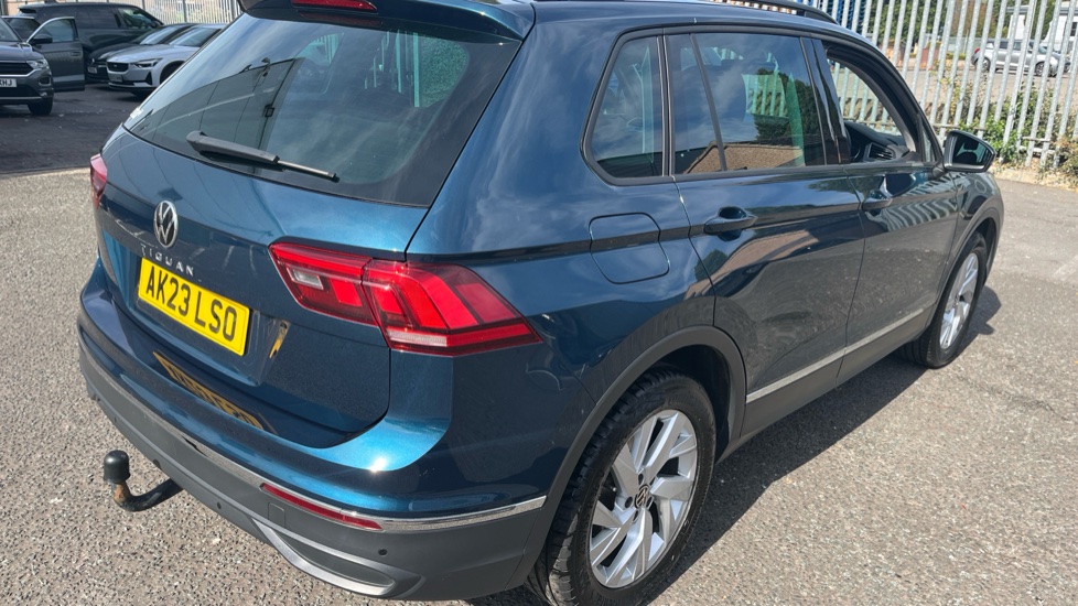 Volkswagen Tiguan 1.5 TSI 150 Life 5dr DSG Petrol Estate - Image 29
