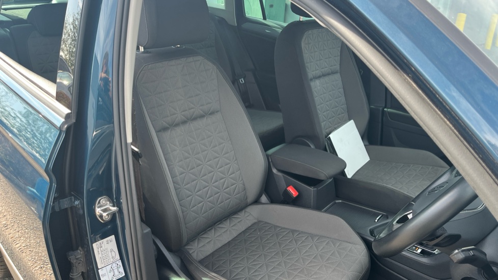 Volkswagen Tiguan 1.5 TSI 150 Life 5dr DSG Petrol Estate - Image 32