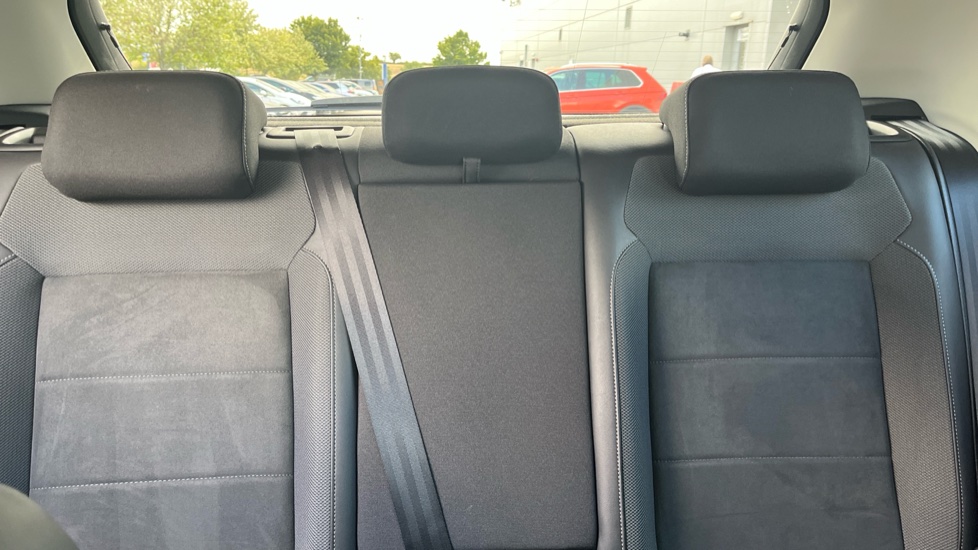 Volkswagen T-Roc 1.5 TSI Style 5dr DSG Petrol Hatchback - Image 16