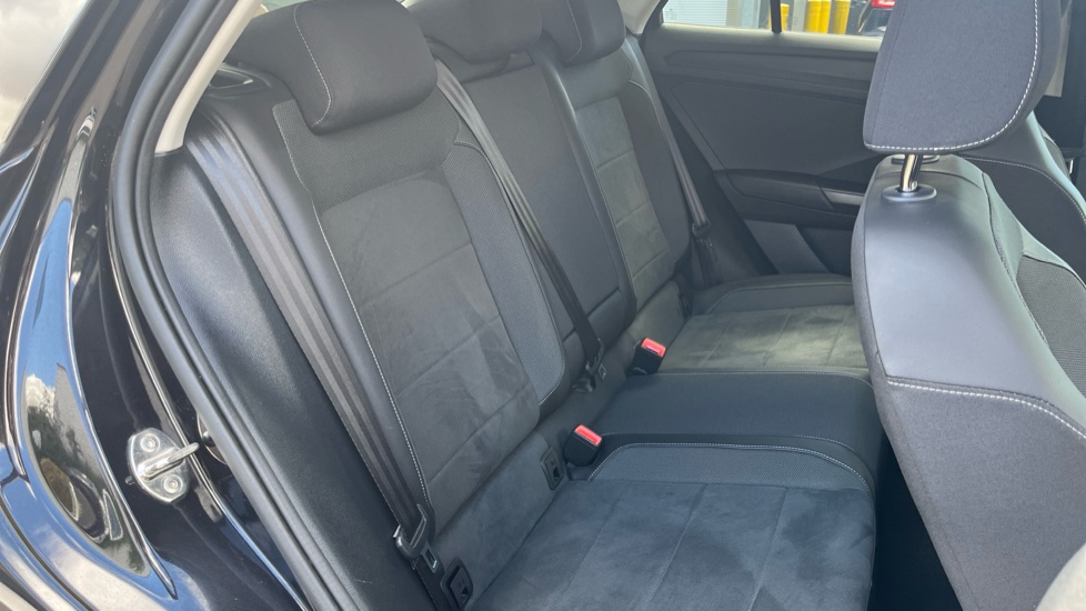 Volkswagen T-Roc 1.5 TSI Style 5dr DSG Petrol Hatchback - Image 31