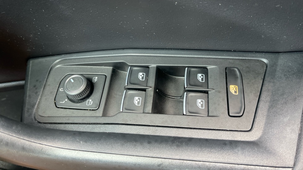 Volkswagen T-Roc 1.5 TSI Style 5dr DSG Petrol Hatchback - Image 32