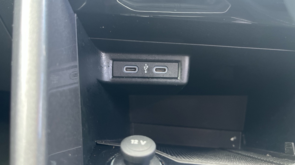 Volkswagen T-Roc 1.5 TSI Style 5dr DSG Petrol Hatchback - Image 38