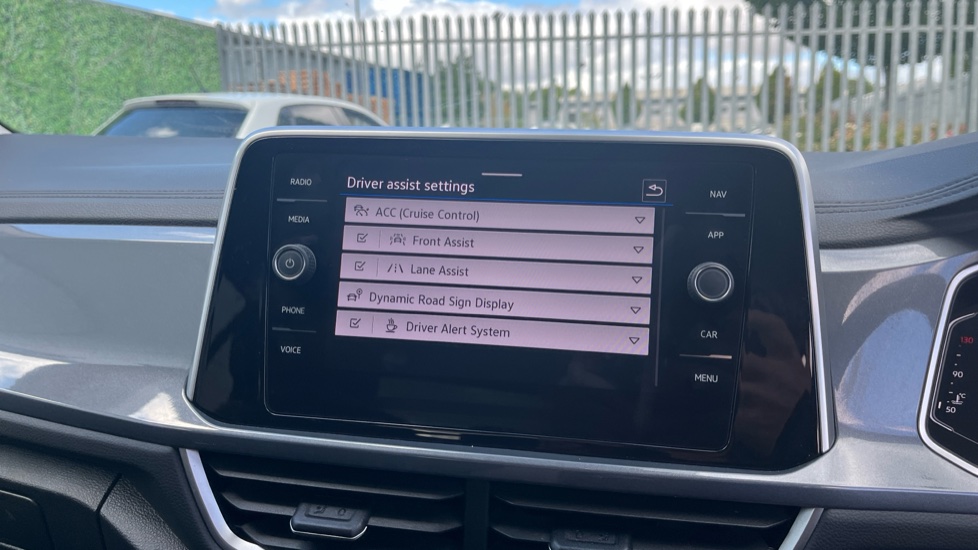 Volkswagen T-Roc 1.5 TSI Style 5dr DSG Petrol Hatchback - Image 45