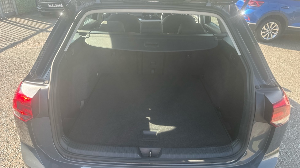 Volkswagen Golf 1.0 eTSI Life 5dr DSG Petrol Estate - Image 20