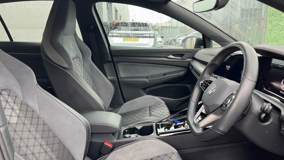 Volkswagen Golf 1.5 eTSI 150 Black Edition 5dr DSG Petrol Hatchback - Image 15