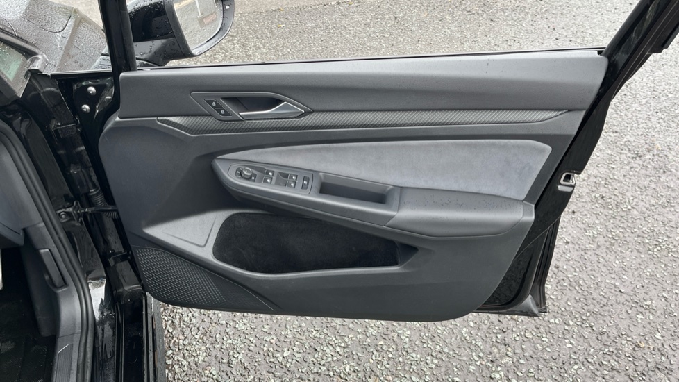 Volkswagen Golf 1.5 eTSI 150 Black Edition 5dr DSG Petrol Hatchback - Image 19