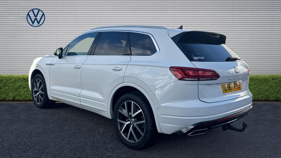 Volkswagen Touareg 3.0 V6 TDI 4Motion R-Line 5dr Tip Auto Diesel Estate - Image 3
