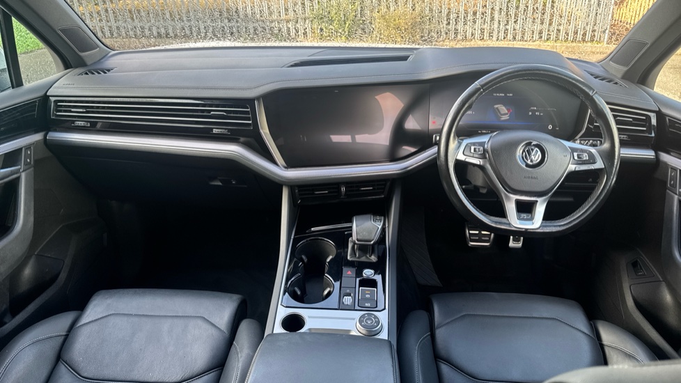Volkswagen Touareg 3.0 V6 TDI 4Motion R-Line 5dr Tip Auto Diesel Estate - Image 9