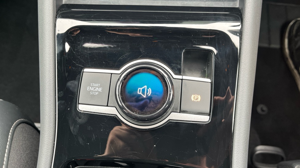 Volkswagen Tiguan 1.5 TSI 272 eHybrid R-Line 5dr DSG Estate - Image 13