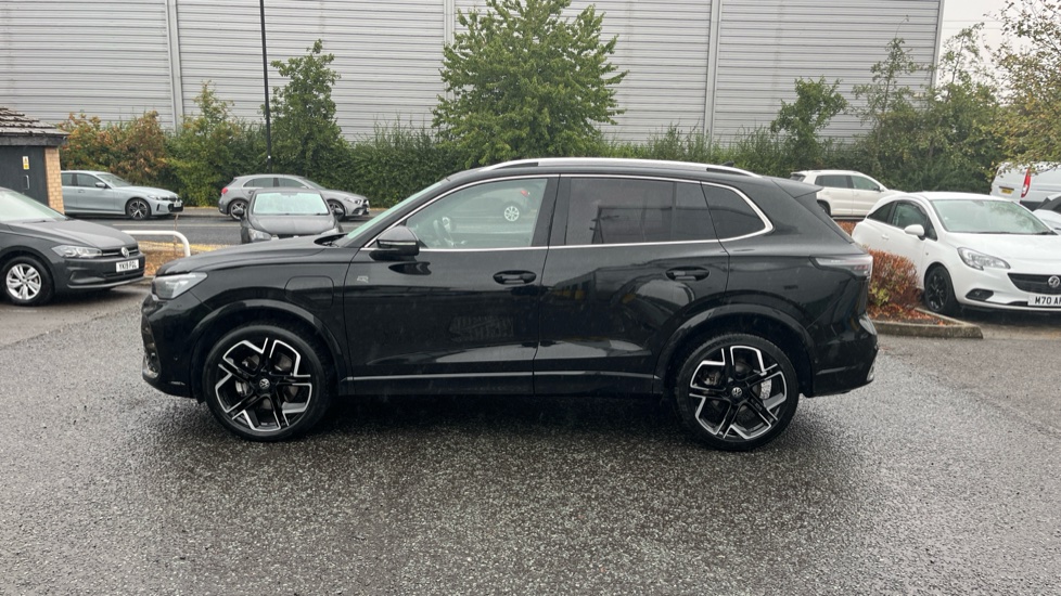 Volkswagen Tiguan 1.5 TSI 272 eHybrid R-Line 5dr DSG Estate - Image 25
