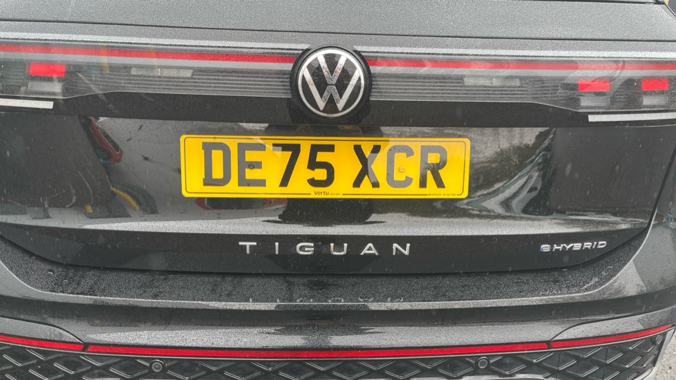 Volkswagen Tiguan 1.5 TSI 272 eHybrid R-Line 5dr DSG Estate - Image 28