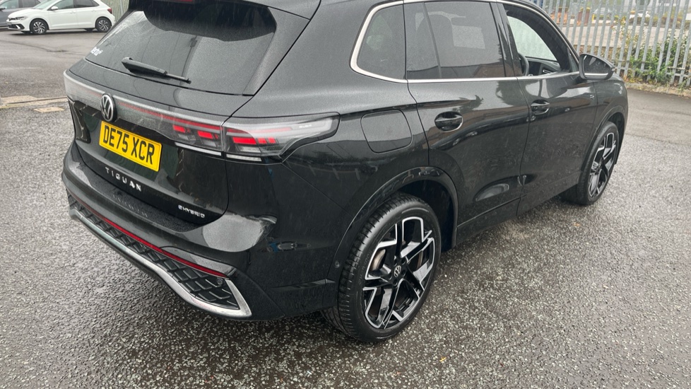 Volkswagen Tiguan 1.5 TSI 272 eHybrid R-Line 5dr DSG Estate - Image 29