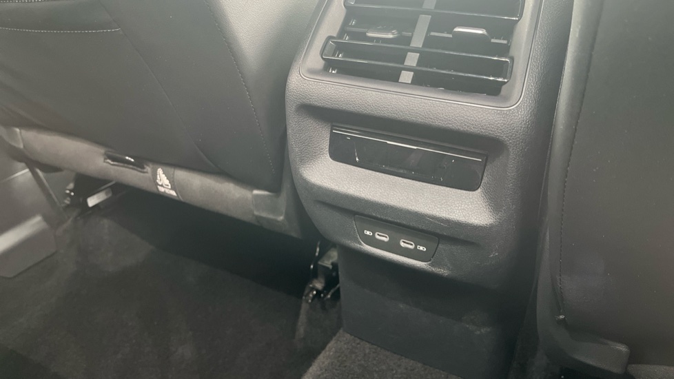 Volkswagen Tiguan 1.5 TSI 272 eHybrid R-Line 5dr DSG Estate - Image 30