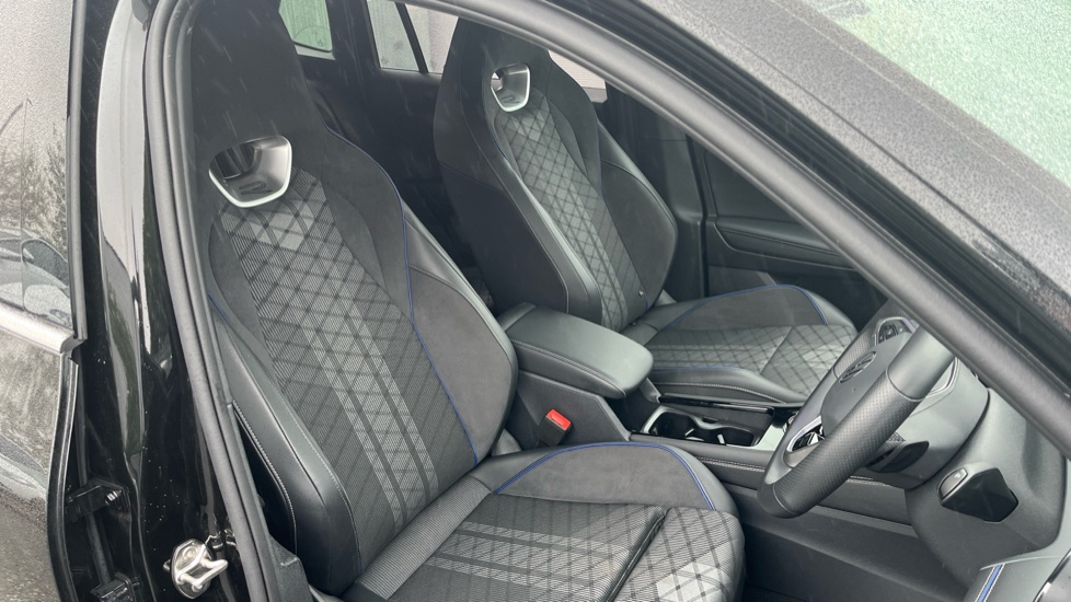 Volkswagen Tiguan 1.5 TSI 272 eHybrid R-Line 5dr DSG Estate - Image 32