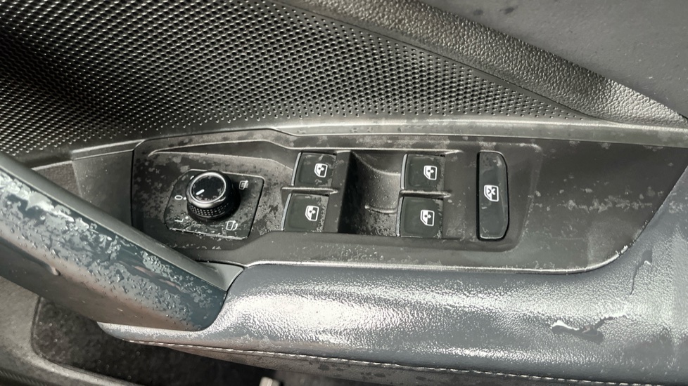 Volkswagen Tiguan 1.5 TSI 272 eHybrid R-Line 5dr DSG Estate - Image 33