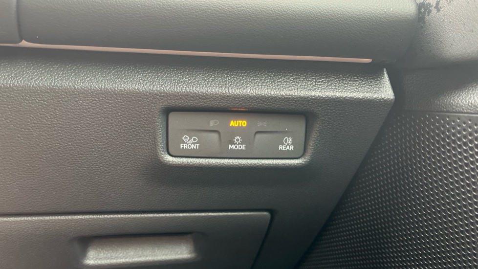 Volkswagen Tiguan 1.5 TSI 272 eHybrid R-Line 5dr DSG Estate - Image 34