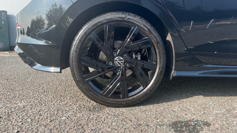 Volkswagen Golf 1.5 eTSI 150 Black Edition 5dr DSG Petrol Hatchback - Image 5