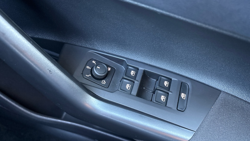 Volkswagen Polo 1.0 TSI Match 5dr DSG Petrol Hatchback - Image 35