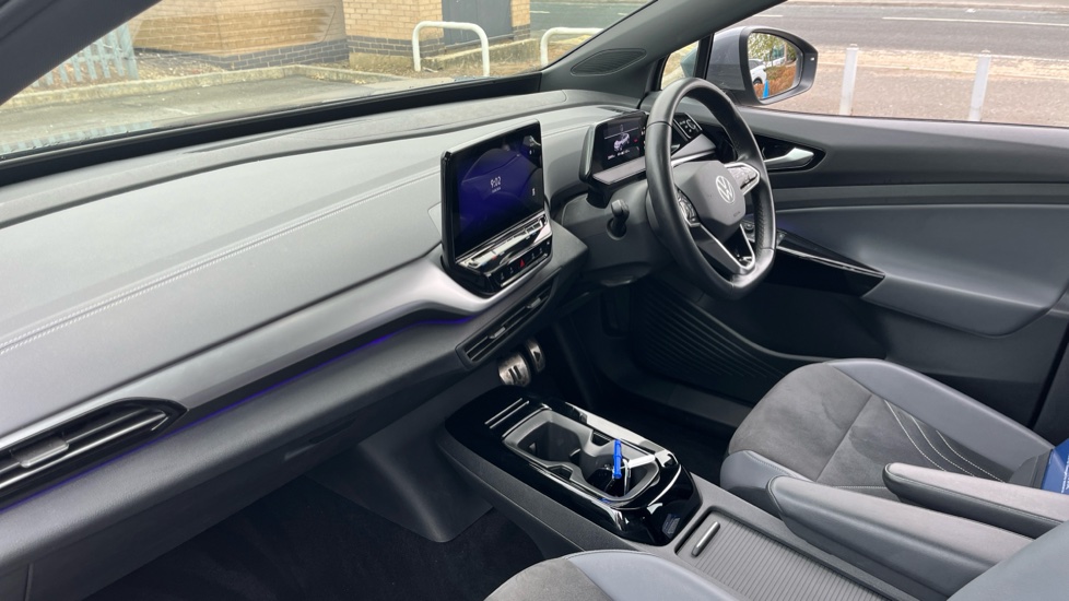 Volkswagen ID.4 109kW Life Pure 52kWh 5dr Auto [110kW Ch] Electric Estate - Image 2
