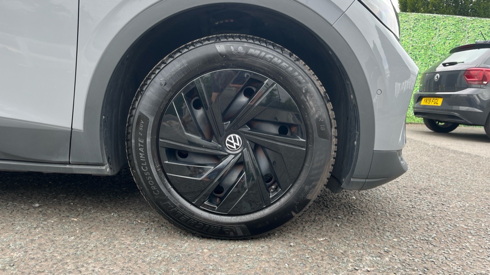 Volkswagen ID.4 109kW Life Pure 52kWh 5dr Auto [110kW Ch] Electric Estate - Image 5