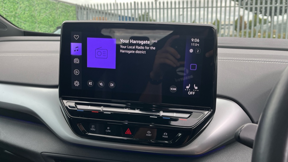 Volkswagen ID.4 109kW Life Pure 52kWh 5dr Auto [110kW Ch] Electric Estate - Image 12
