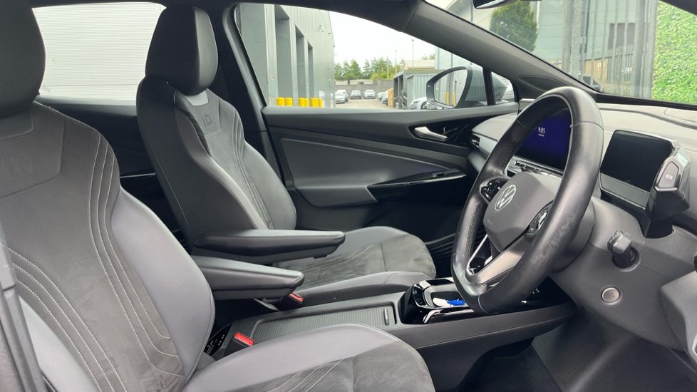 Volkswagen ID.4 109kW Life Pure 52kWh 5dr Auto [110kW Ch] Electric Estate - Image 15