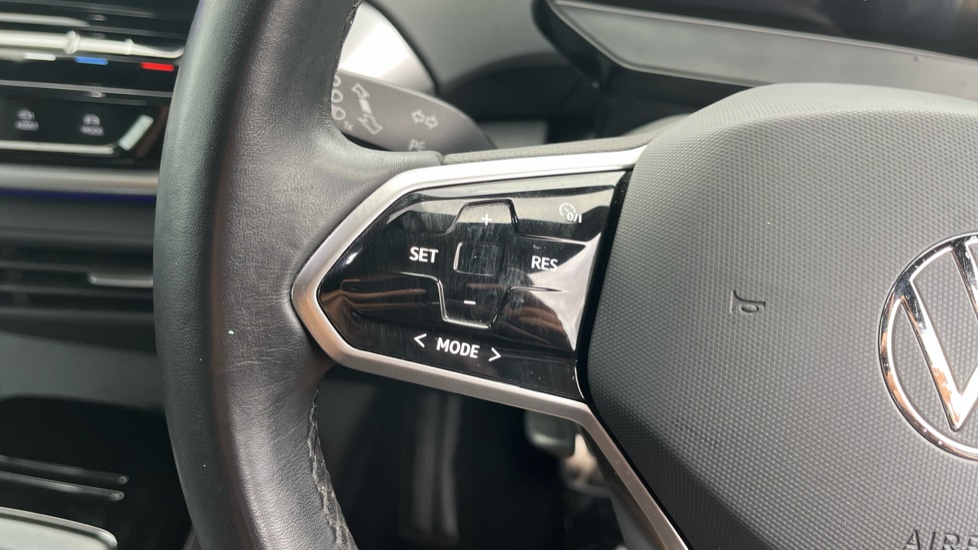 Volkswagen ID.4 109kW Life Pure 52kWh 5dr Auto [110kW Ch] Electric Estate - Image 17