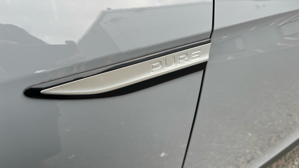Volkswagen ID.4 109kW Life Pure 52kWh 5dr Auto [110kW Ch] Electric Estate - Image 25