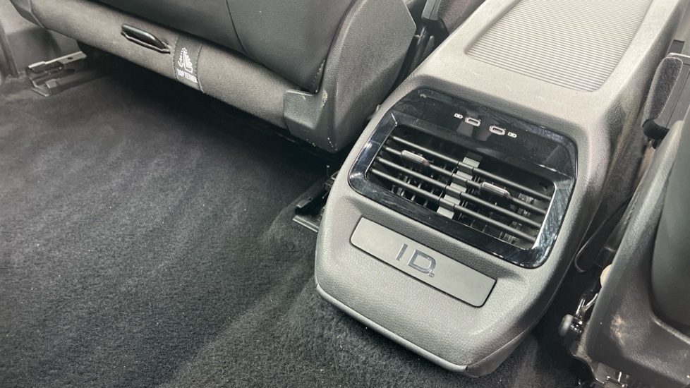 Volkswagen ID.4 109kW Life Pure 52kWh 5dr Auto [110kW Ch] Electric Estate - Image 31