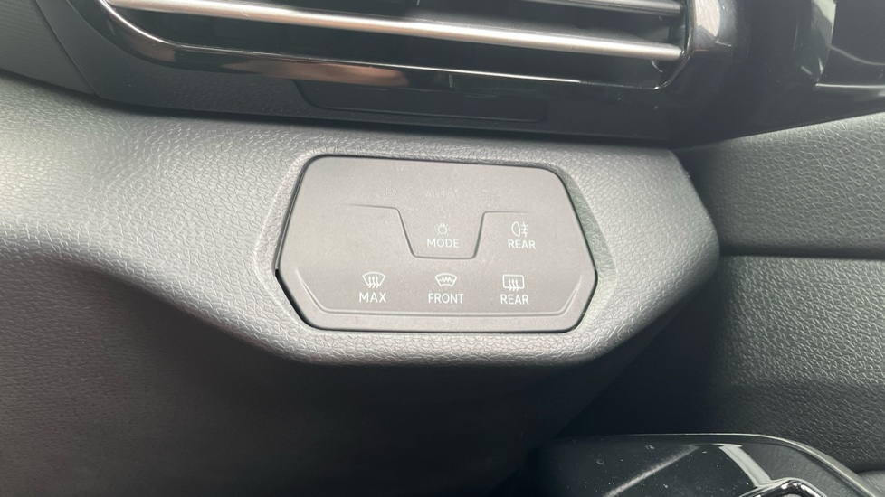 Volkswagen ID.4 109kW Life Pure 52kWh 5dr Auto [110kW Ch] Electric Estate - Image 35