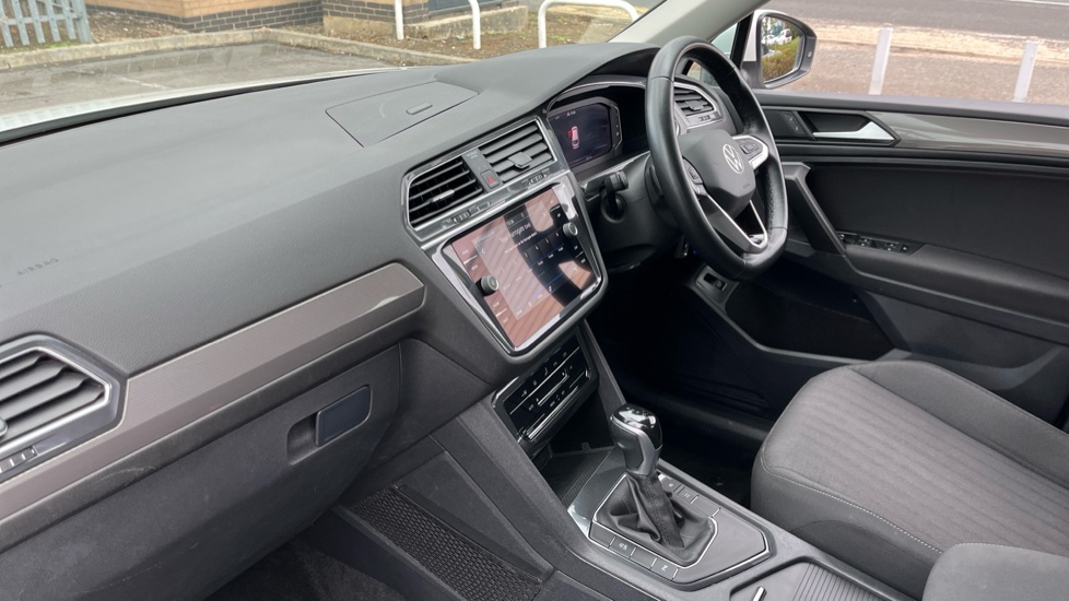 Volkswagen Tiguan Allspace 1.5 TSI Life 5dr DSG Petrol Estate - Image 2