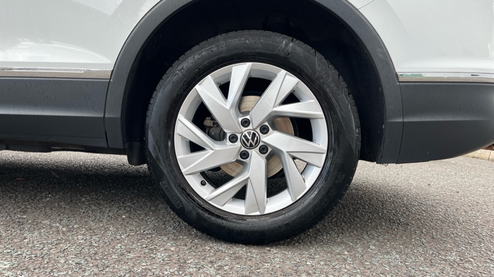 Volkswagen Tiguan Allspace 1.5 TSI Life 5dr DSG Petrol Estate - Image 5