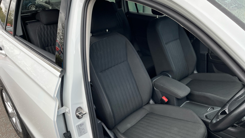 Volkswagen Tiguan Allspace 1.5 TSI Life 5dr DSG Petrol Estate - Image 39