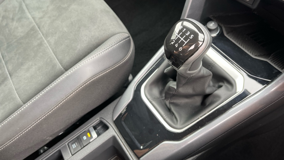 Volkswagen T-Roc 1.5 TSI Style 5dr Petrol Hatchback - Image 14