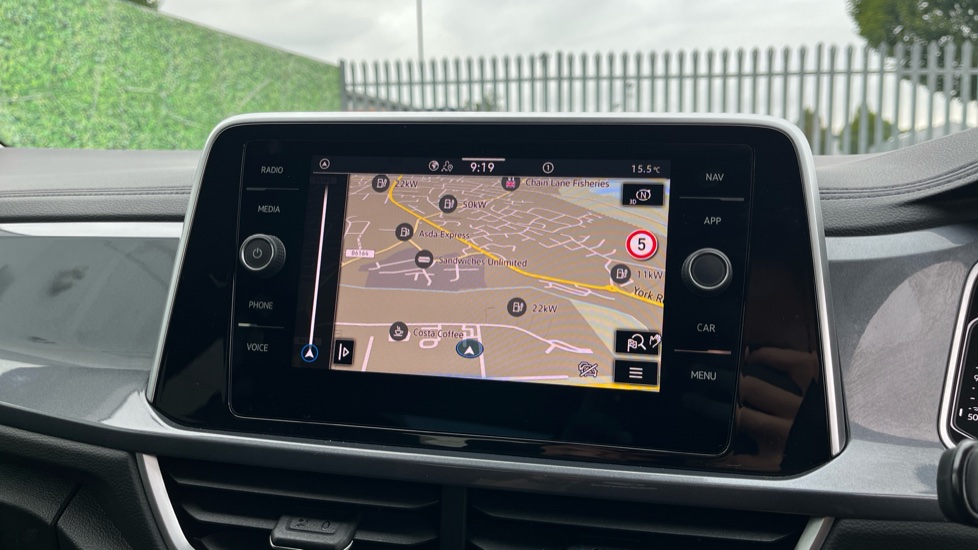 Volkswagen T-Roc 1.5 TSI Style 5dr Petrol Hatchback - Image 39