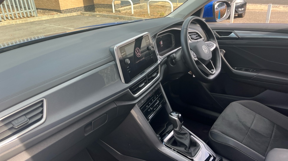 Volkswagen T-Roc 2.0 TDI 150 EVO Style 5dr DSG Diesel Hatchback - Image 2