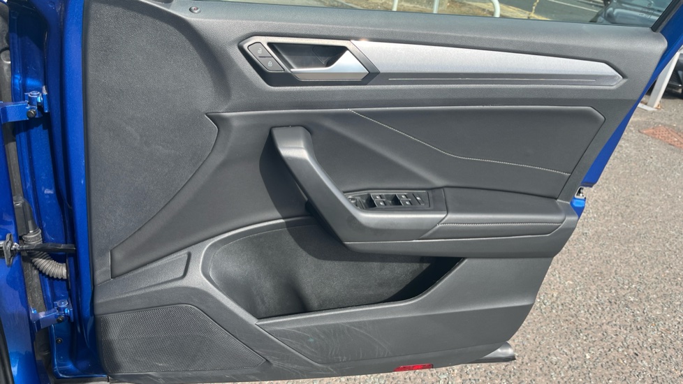 Volkswagen T-Roc 2.0 TDI 150 EVO Style 5dr DSG Diesel Hatchback - Image 19