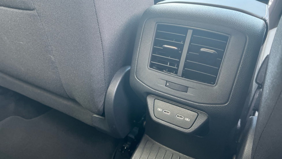 Volkswagen T-Roc 2.0 TDI 150 EVO Style 5dr DSG Diesel Hatchback - Image 30