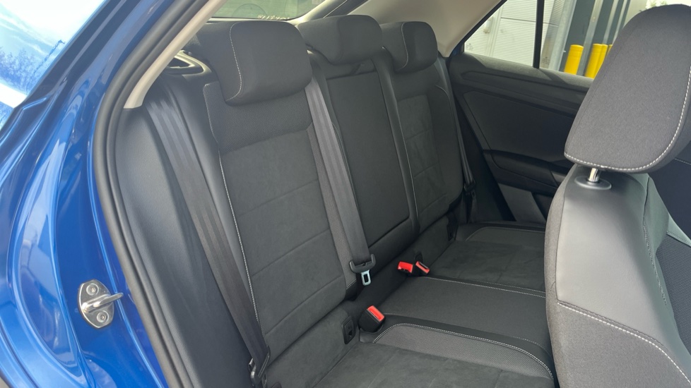 Volkswagen T-Roc 2.0 TDI 150 EVO Style 5dr DSG Diesel Hatchback - Image 31