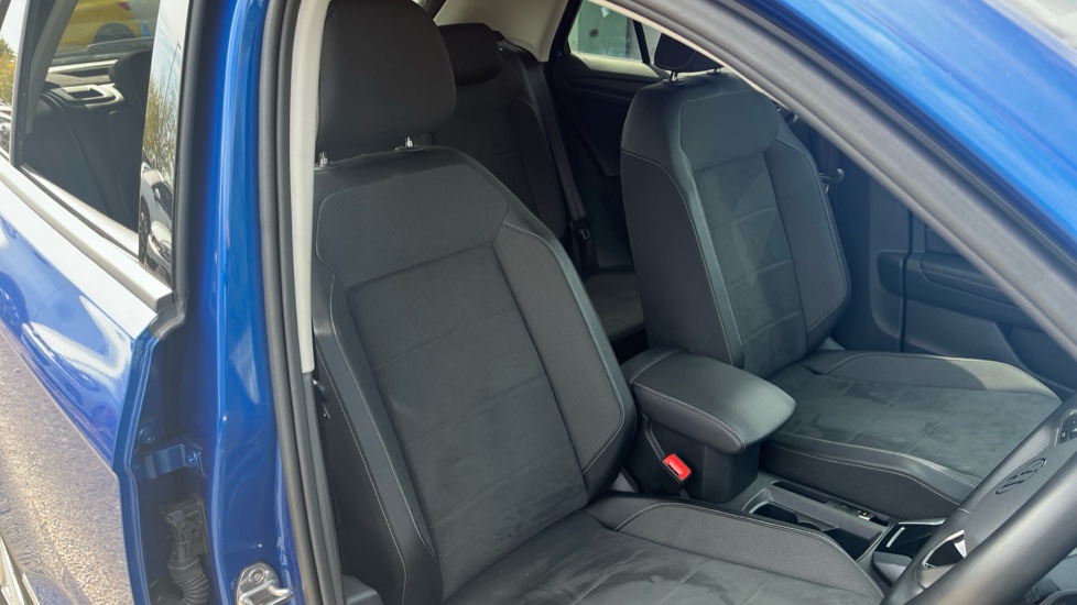 Volkswagen T-Roc 2.0 TDI 150 EVO Style 5dr DSG Diesel Hatchback - Image 32