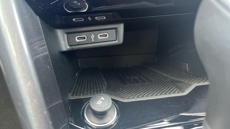 Volkswagen T-Roc 2.0 TDI 150 EVO Style 5dr DSG Diesel Hatchback - Image 38